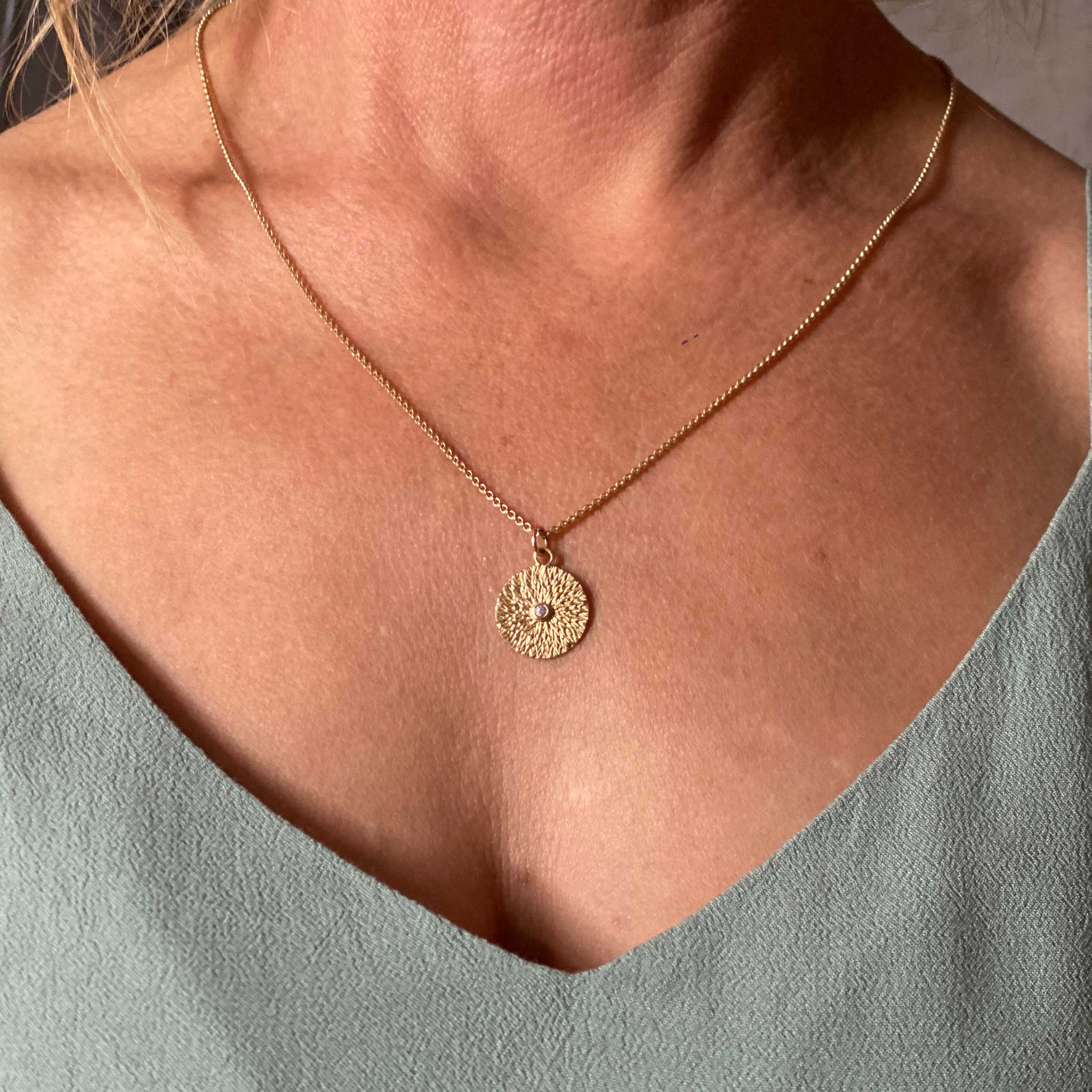 Starburst Pendant in 9ct Yellow Gold with Diamond